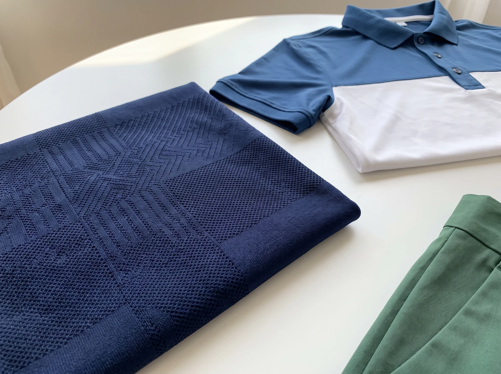 Fine navy synthetic jacquard with a knitted geometric pattern